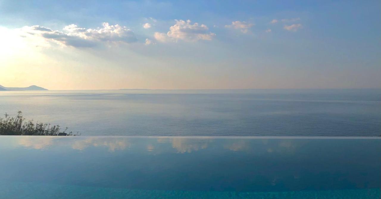 Kuro Beach House - Oceanfront Luxury & 25M Pool Achlia Exterior foto