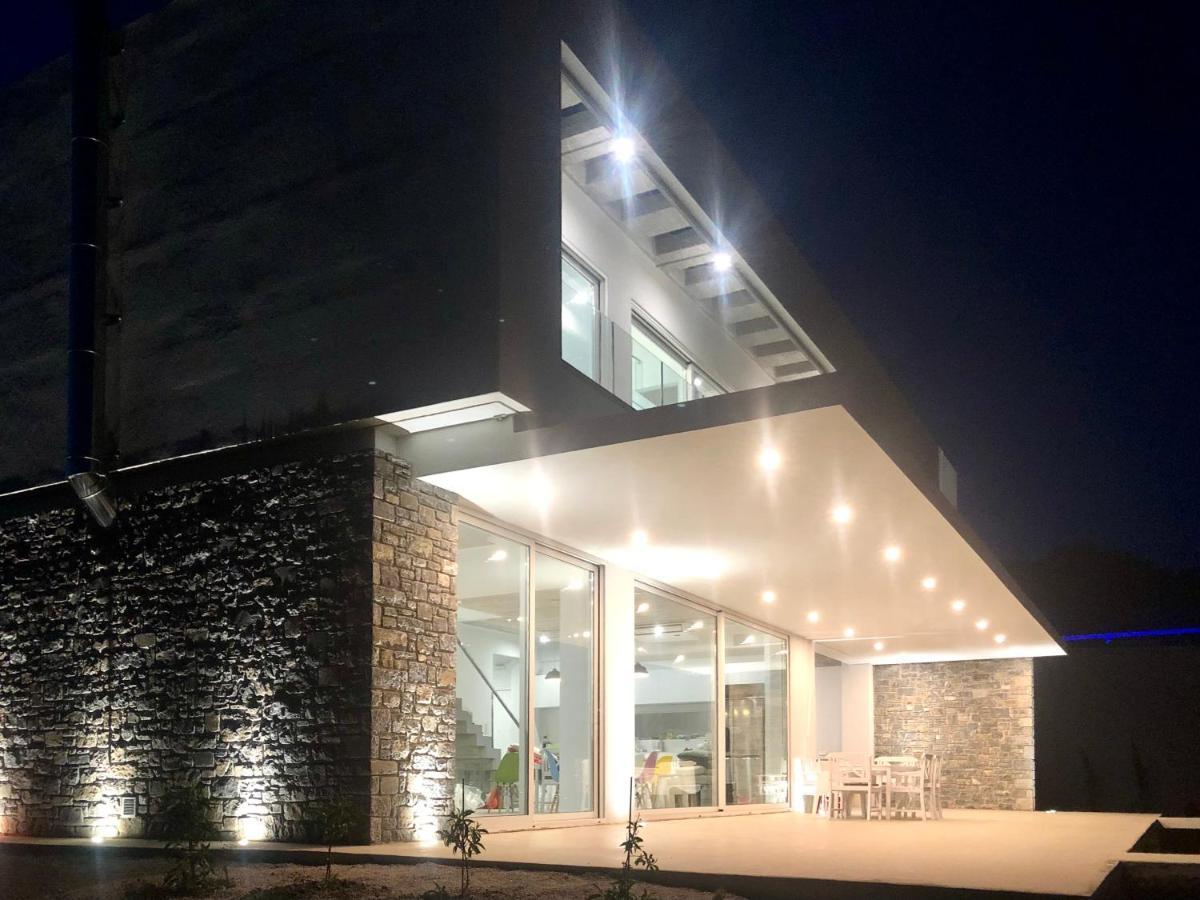 Kuro Beach House - Oceanfront Luxury & 25M Pool Achlia Exterior foto