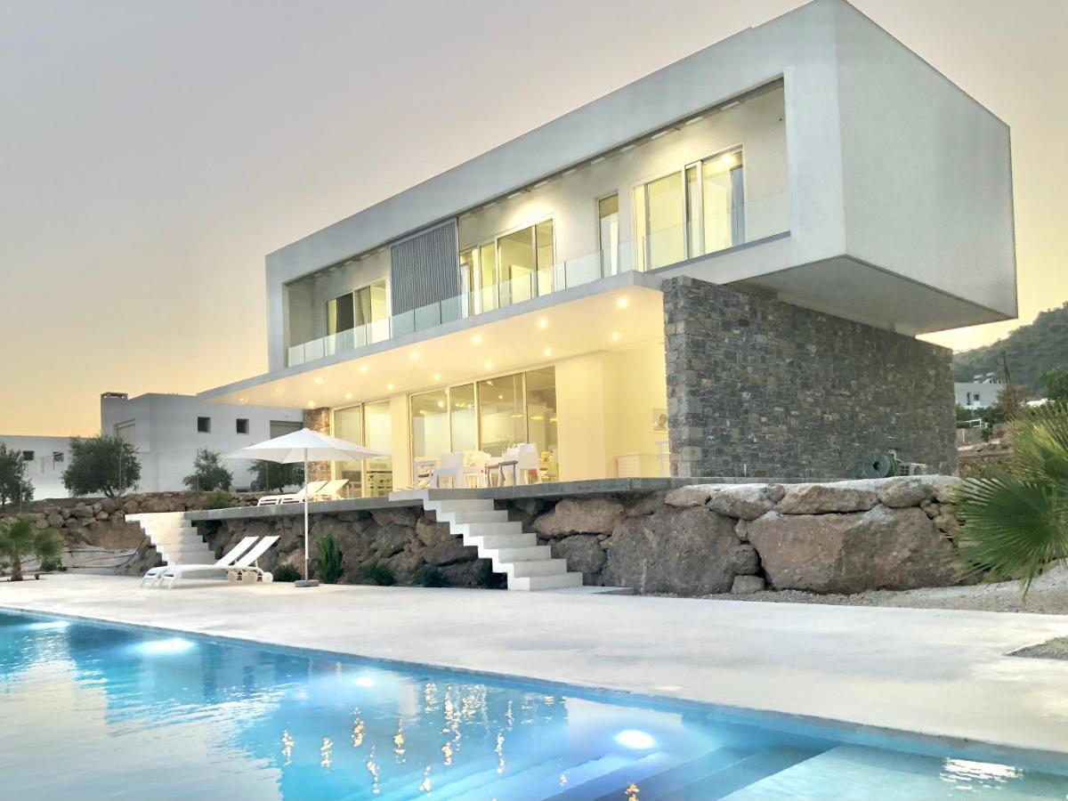 Kuro Beach House - Oceanfront Luxury & 25M Pool Achlia Exterior foto